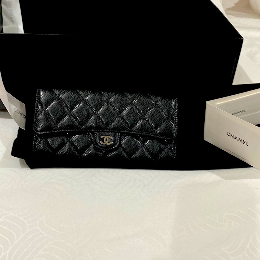 Channel Black Caviar Leather Quilted wallet,nwt